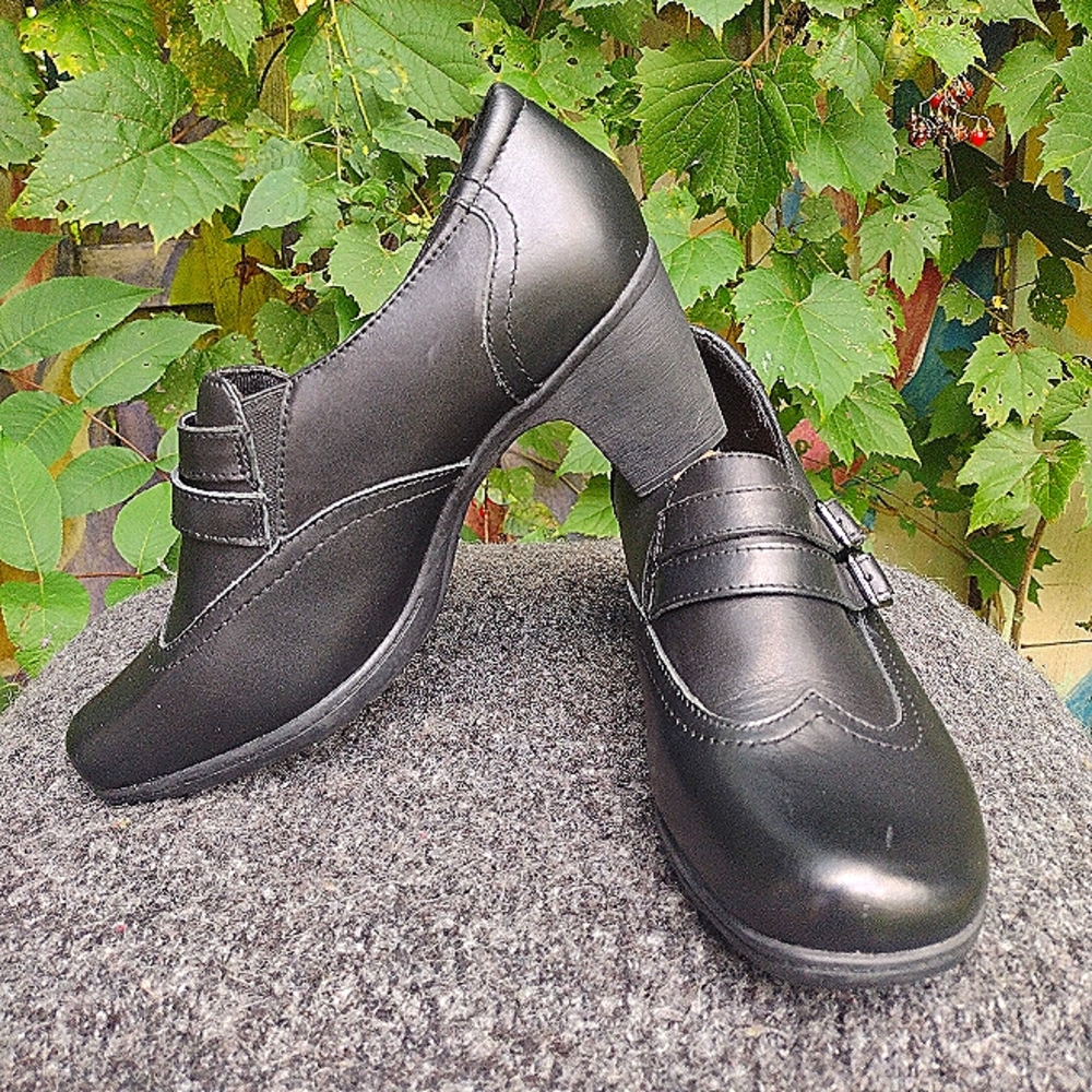 Thom McAn Shoes